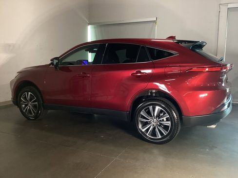 Used 2023 Toyota Venza LE image 8