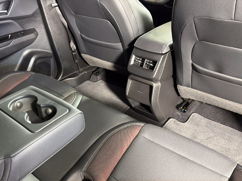 Used 2024 Chevrolet Equinox EV RS FWD image 30
