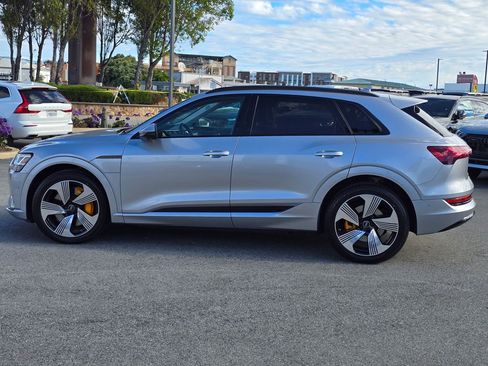 Used 2023 Audi e-tron Premium Plus w/ Premium Plus Package AWD/4WD image 4