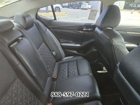 Used 2016 Nissan Maxima Platinum FWD image 11