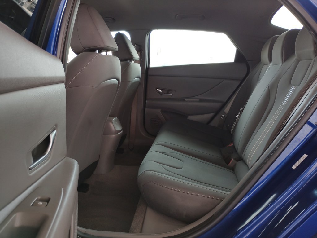 Used 2023 Hyundai Elantra SEL w/ Convenience Package FWD image 17