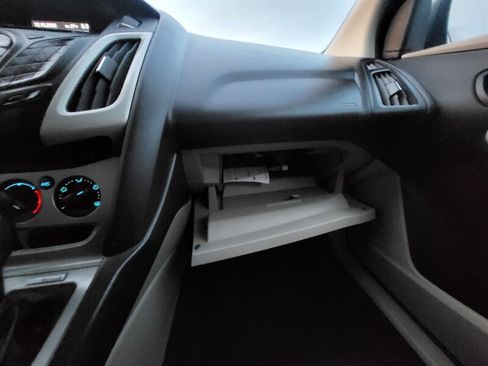 Used 2013 Ford Focus SE w/ SE Winter Pkg image 15