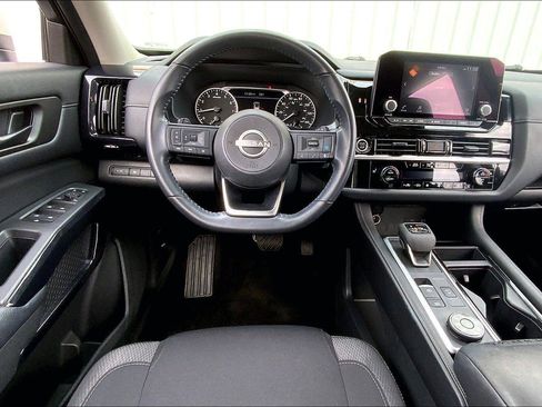 Used 2024 Nissan Pathfinder SV w/ Black Appearance Package image 4