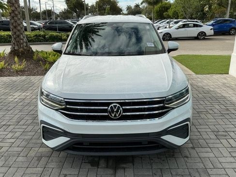 Used 2023 Volkswagen Tiguan SE image 2