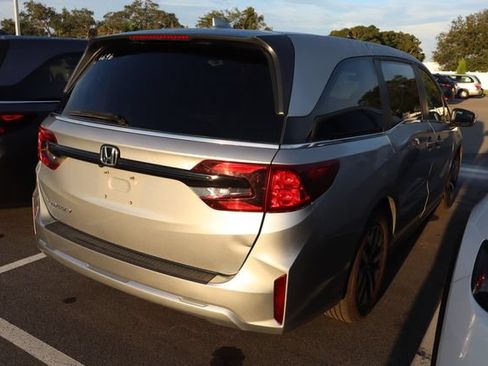 Used 2025 Honda Odyssey EX-L image 2