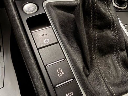 Used 2023 Volkswagen Jetta SE w/ Panoramic Sunroof Package FWD image 25