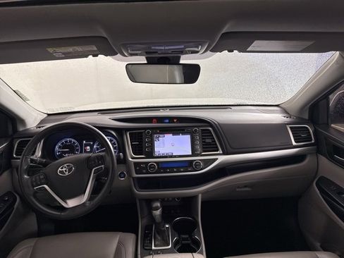 Used 2019 Toyota Highlander XLE image 26