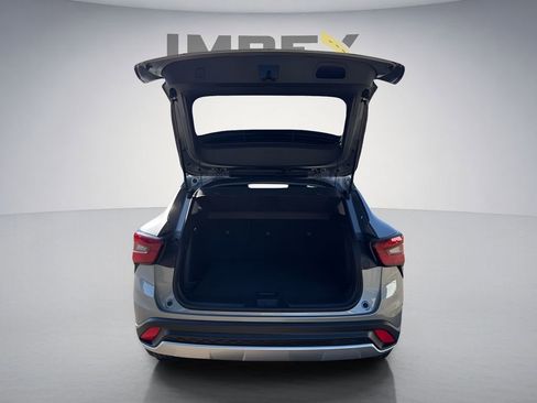 Used 2025 Chevrolet Trax LT w/ LT Convenience Package FWD image 24
