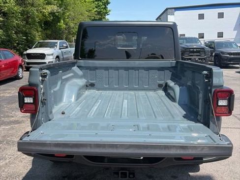 Used 2024 Jeep Gladiator Rubicon w/ Convenience Group AWD/4WD image 30
