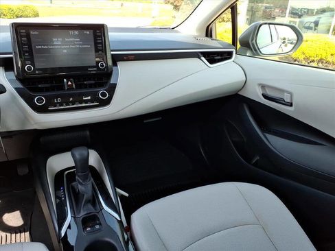 Used 2022 Toyota Corolla LE image 11