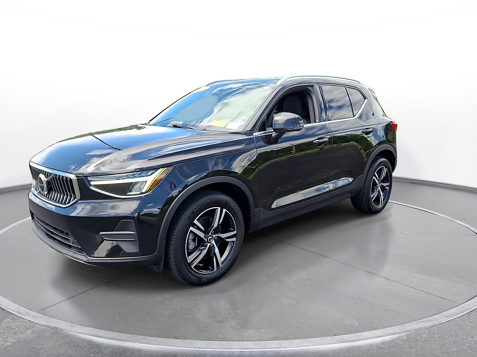 Used 2024 Volvo XC40 B5 Core AWD/4WD image 4