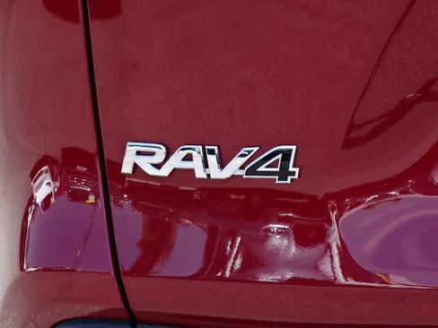 Used 2025 Toyota RAV4 XLE w/ Convenience Package AWD/4WD image 10