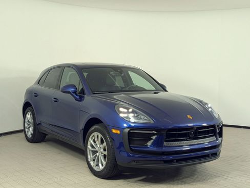 Certified 2025 Porsche Macan AWD/4WD image 7