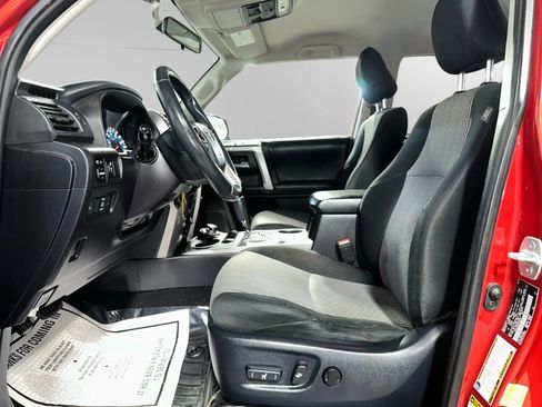 Used 2016 Toyota 4Runner SR5 AWD/4WD image 12