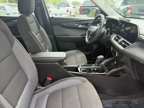 Used 2024 Chevrolet TrailBlazer LS FWD image 9