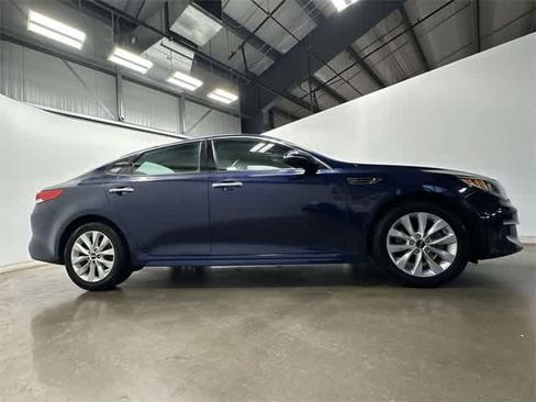 Used 2018 Kia Optima EX image 3