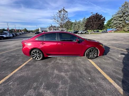 Used 2022 Toyota Corolla SE FWD image 2