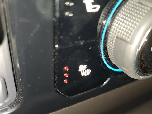 Used 2025 Chevrolet Silverado 1500 LT w/ Convenience Package II image 33