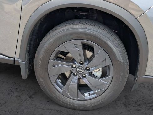 Used 2026 Nissan Rogue SV FWD image 6