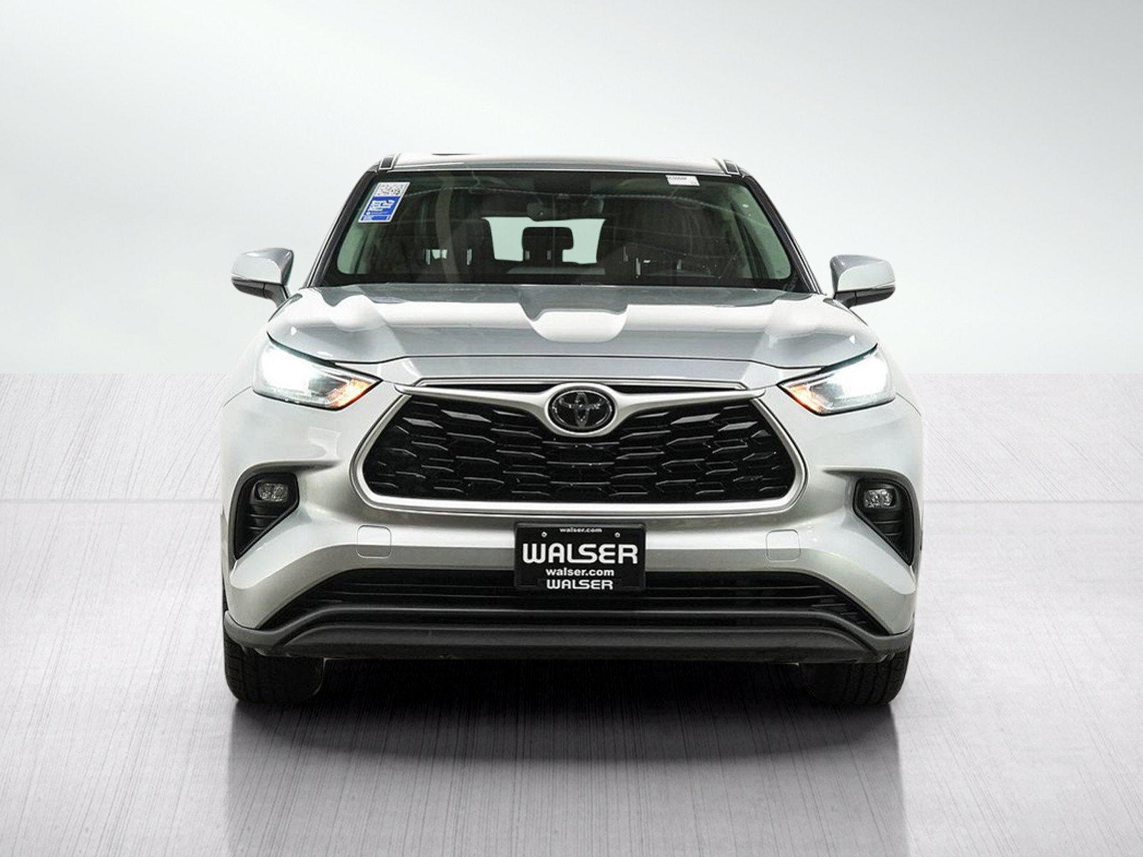 Used 2020 Toyota Highlander XLE AWD/4WD image 8