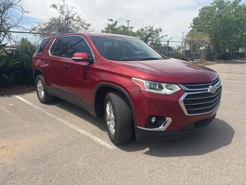 Used 2020 Chevrolet Traverse LT image 1