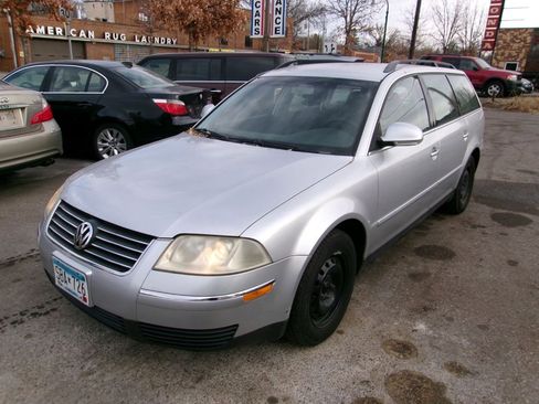 Used 2004 Volkswagen Passat GL image 3