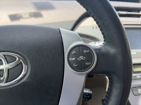 Used 2015 Toyota Prius Five image 19