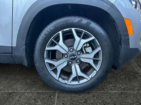 Used 2022 Kia Seltos EX image 9