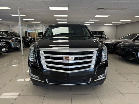 Used 2018 Cadillac Escalade Luxury AWD/4WD image 4