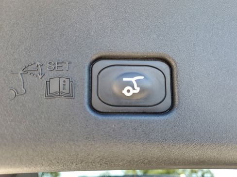 Used 2024 Lincoln Nautilus Reserve image 10