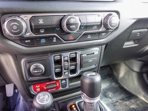 Used 2024 Jeep Wrangler Unlimited AWD/4WD image 19