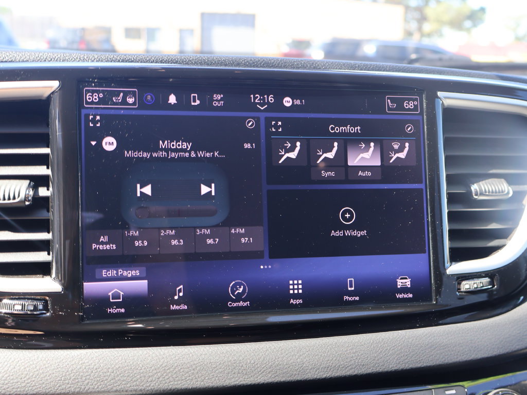 Used 2023 Chrysler Pacifica Touring-L FWD image 25