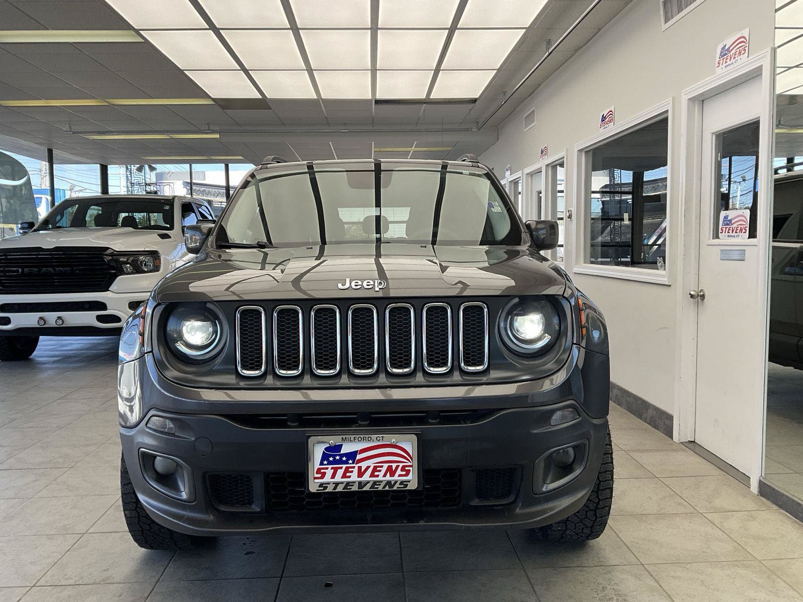 Used 2016 Jeep Renegade Latitude w/ Popular Equipment Group AWD/4WD image 2