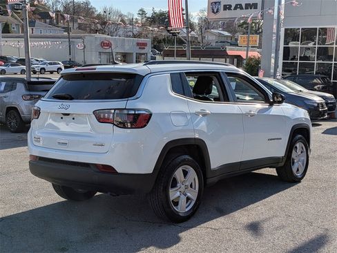 Used 2022 Jeep Compass Latitude image 6