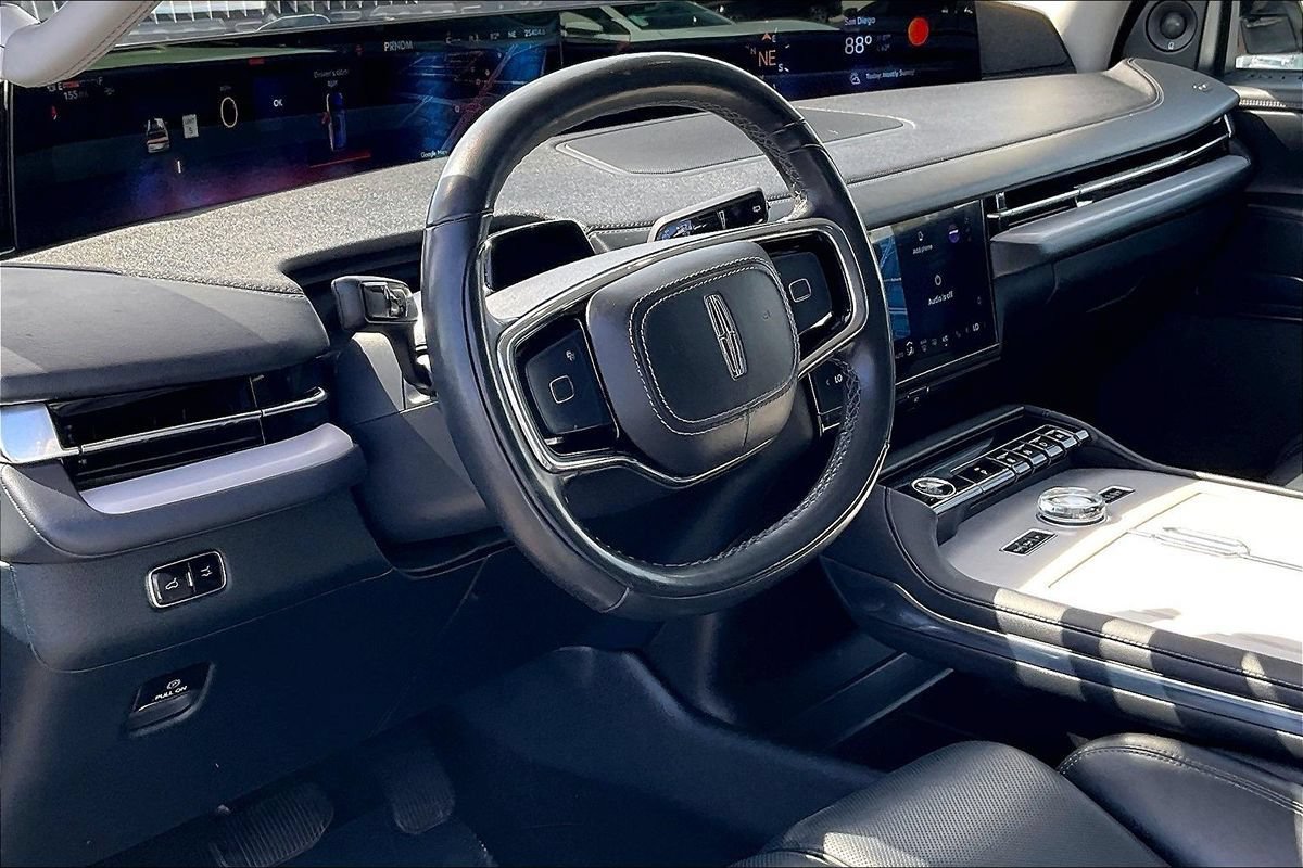 Used 2025 Lincoln Navigator Reserve AWD/4WD image 29