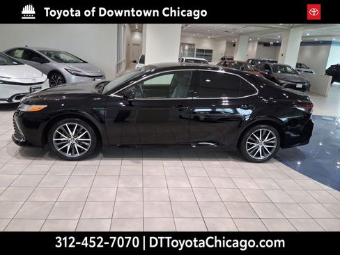 Used 2023 Toyota Camry XLE image 3