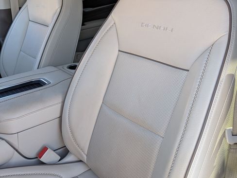 Used 2021 GMC Yukon XL Denali image 15