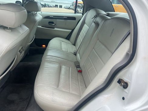 Used 2000 Lincoln Town Car Executive RWD image 32
