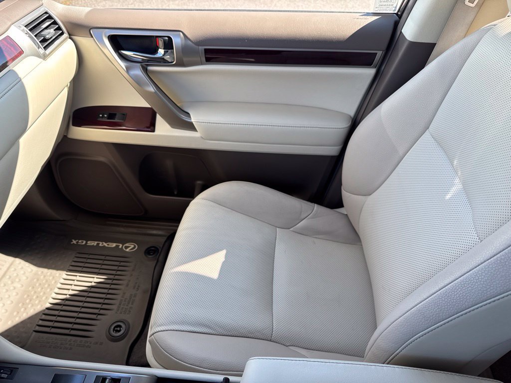 Used 2018 Lexus GX 460 Premium w/ Premium Package AWD/4WD image 23
