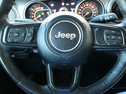 Used 2022 Jeep Gladiator Willys image 19