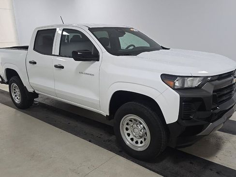 Used 2024 Chevrolet Colorado W/T w/ WT Convenience Package II RWD image 3
