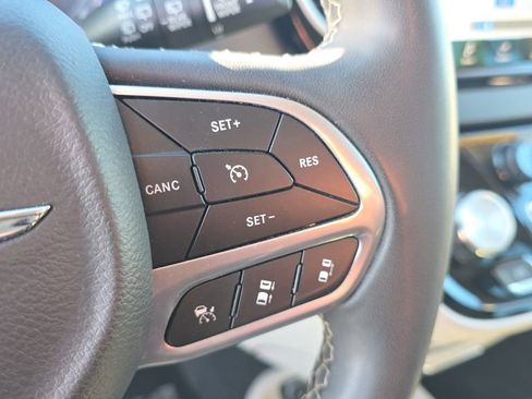 Used 2023 Chrysler Pacifica Touring-L image 26