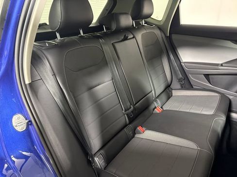 Used 2022 Volkswagen Taos SE image 15