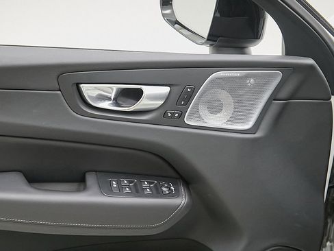 Used 2023 Volvo XC60 B5 Ultimate image 11