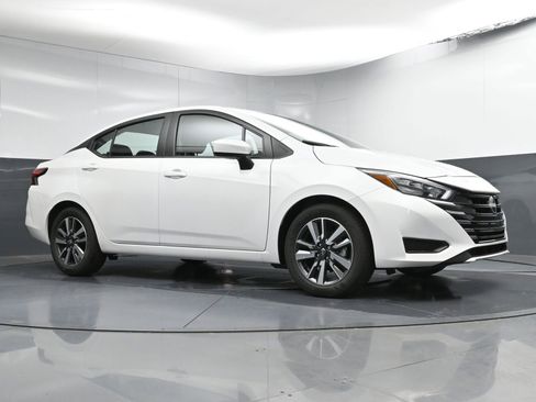 New 2025 Nissan Versa SV w/ Trunk Package FWD image 21