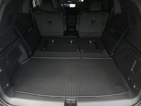 New 2026 Buick Enclave Sport Touring w/ LPO, Floor Liner Package FWD image 38