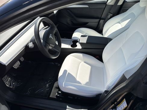 Used 2022 Tesla Model 3 Performance image 2