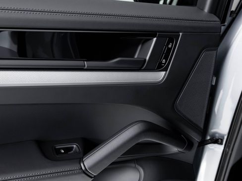 Used 2024 Porsche Cayenne image 51