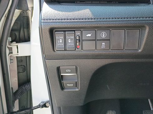 Used 2024 Honda Odyssey EX-L image 21