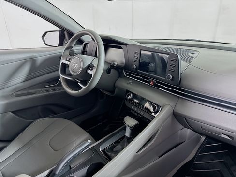 Used 2025 Hyundai Elantra Sport FWD image 25